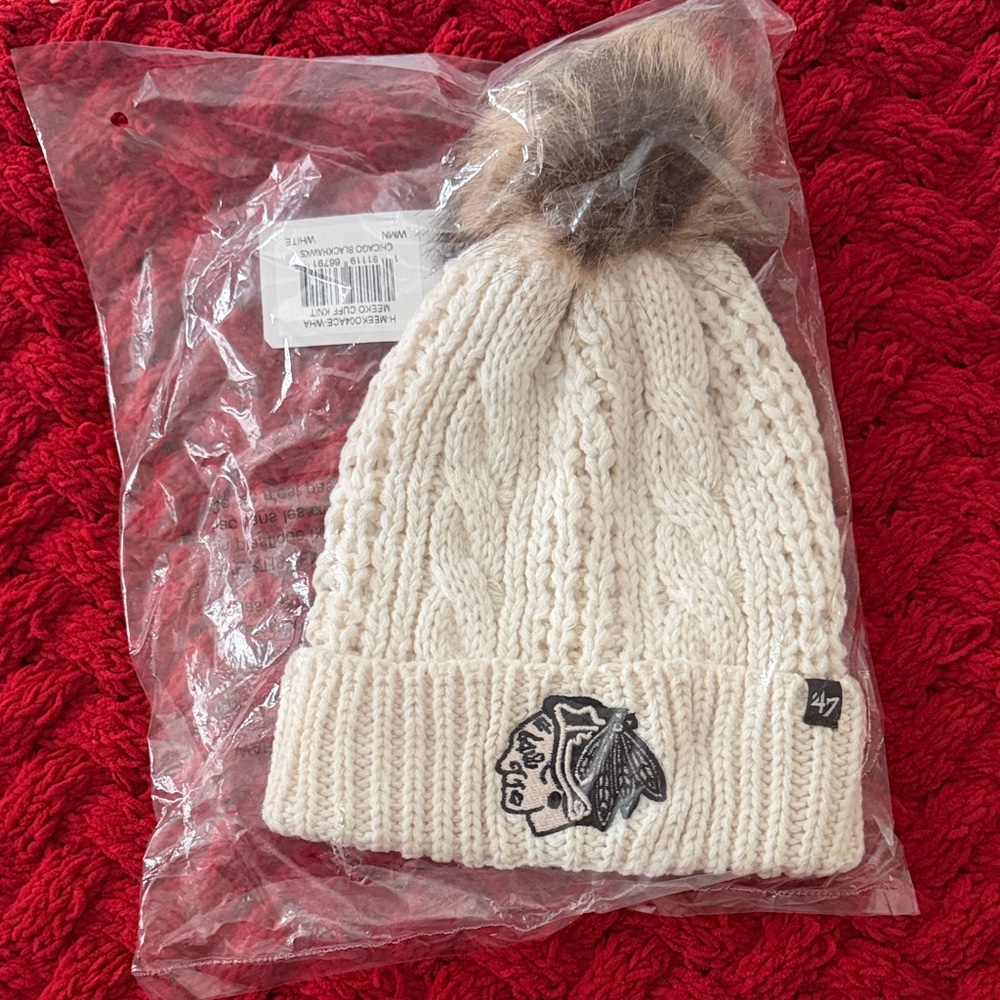 Women’s Chicago Blackhawks Beanie with Pom Pom
